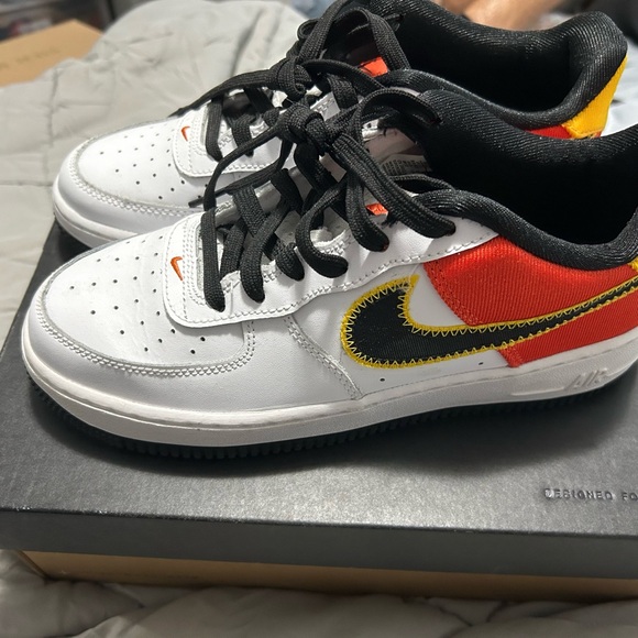 Kids 6Y limited Addition Nikes. black orange and white lift style sneakers. - Picture 2 of 5